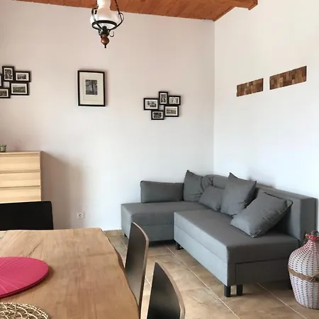 Prazdninovy Dum Na Palave S Vinnym Sklepem Vakantiehuis *